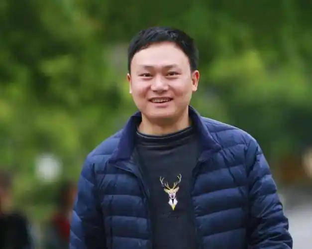 龚佳群
