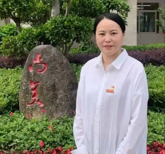 黄莉